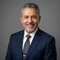 Dr. Eduardo Paredes